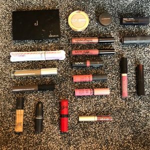 HUGE MAKEUP BUNDLE